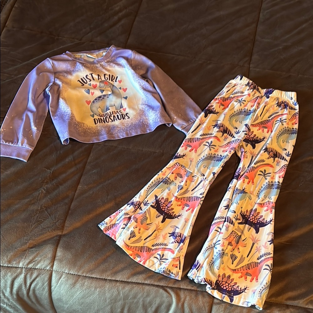 Dino outfit